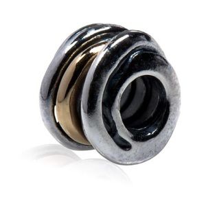 Authentic PANDORA Ring Cluster Retired Charm